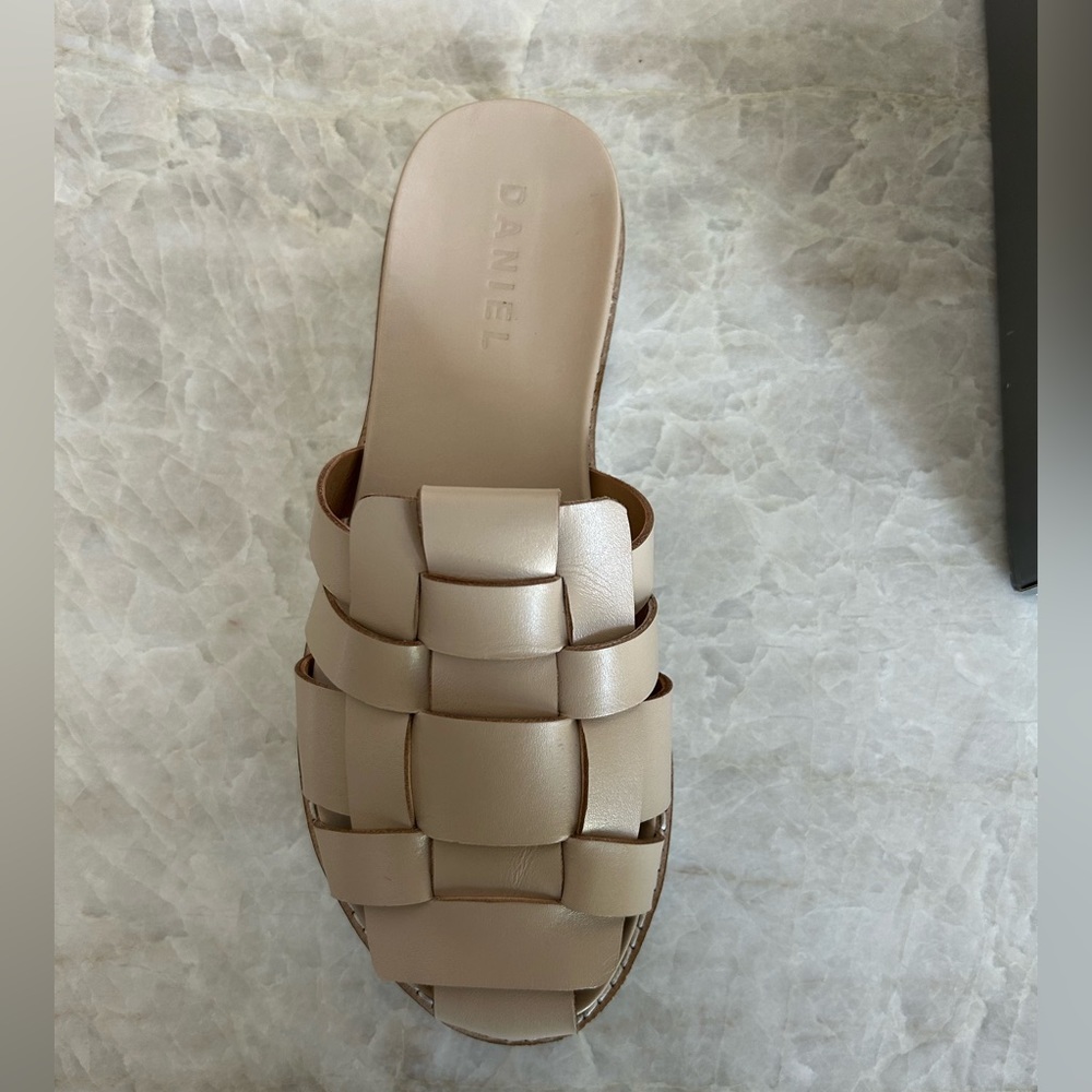 New Daniel shoe - Picture 2 of 3
